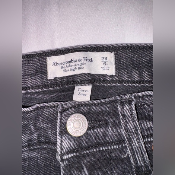 Abercrombie & Fitch Size 28/6R Black Ankle Straight Ultra High Rise Jeans - Picture 3 of 10